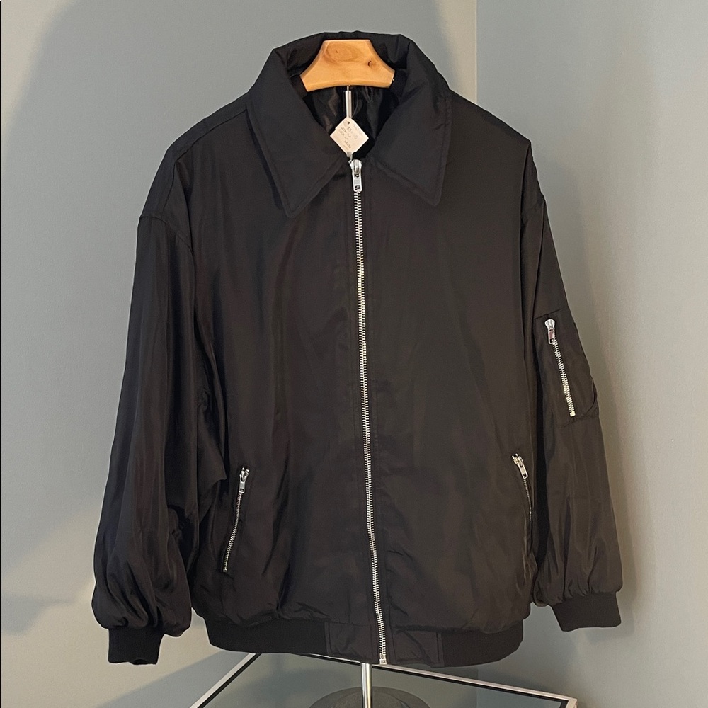 AKIRA Classic Black Bomber Jacket satin feel nwt medium